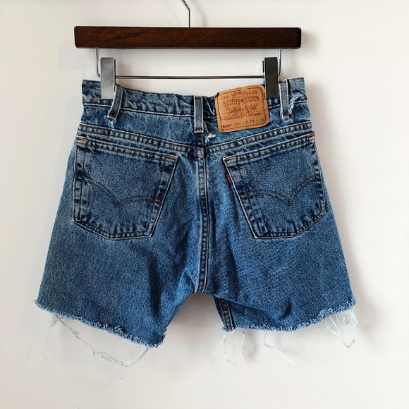 LEVI VINTAGE HIGHWAISTED DENIM SHORTS - Picture 3 of 7